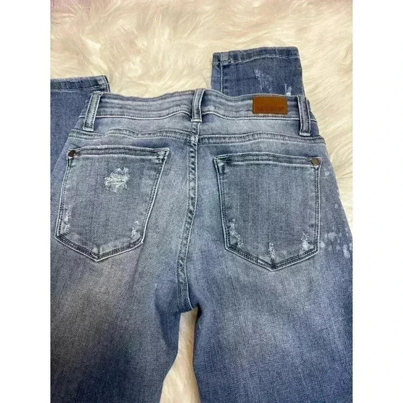 Judy Blue Distressed Lightwash Relaxed Fit Skinny Jeans Size 3/26 - Picture 8 of 8